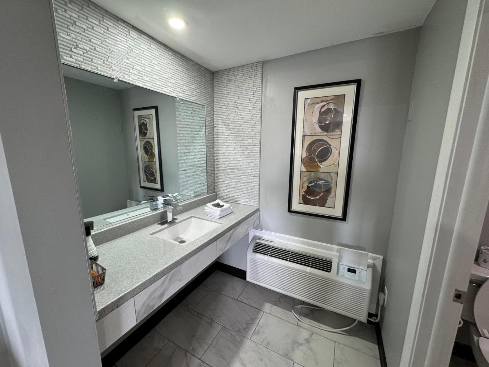 Super 8 By Wyndham Motel 3*